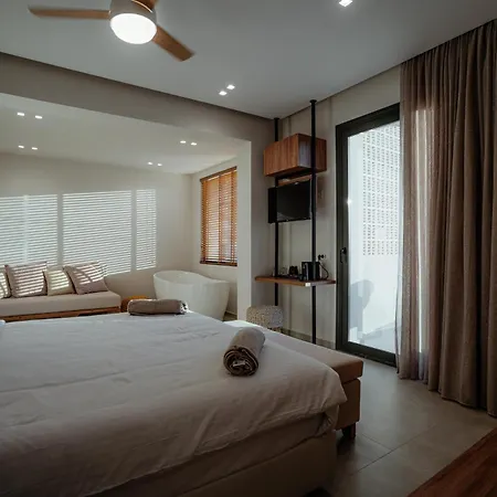 Hotel Enorme Teatro
